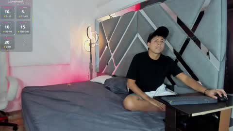 Aron - Megan  online show from March 2025 05:08:02 PM