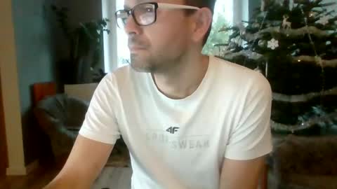 Snapshot of darkhaired34 chatting on December 2024 07:37:02 AM darkhaired34 online show from December 2024 07:37:02 AM