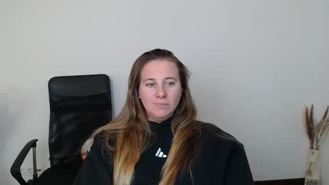 Snapshot of darklure_ chatting on October 2025 03:02:01 PM Anna online show from October 2025 03:02:01 PM