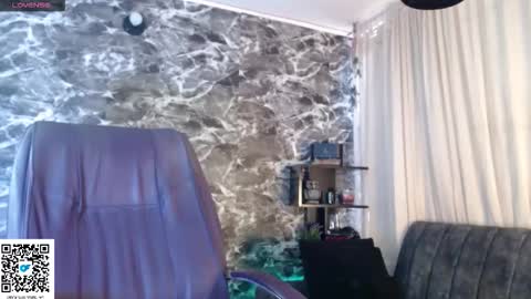 New account.  Help me reach 100 thumbs up  online show from September 2025 06:08:02 PM