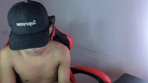 Snapshot of darknigthx chatting on April 2026 01:18:02 AM darknigthx online show from April 2026 01:18:02 AM