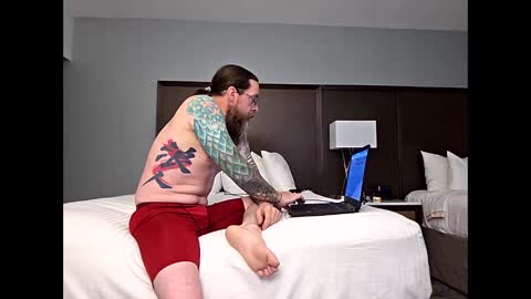 Snapshot of darthraider76 chatting on April 2026 02:07:01 AM DarthRaider online show from April 2026 02:07:01 AM