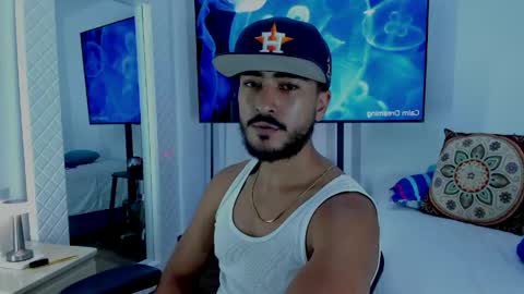 Snapshot of david_johnson372 chatting on April 2026 01:11:02 AM Hey im David that loves to explore and speak their fantasies. Very open talktative and nice. Feel free to chat with me online show from April 2026 01:11:02 AM