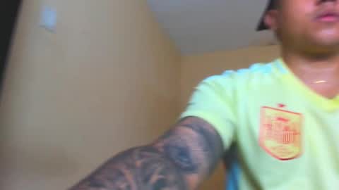 Snapshot of davidlenonn_ chatting on November 2025 10:52:02 PM Lennon online show from November 2025 10:52:02 PM