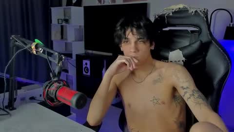 Snapshot of davisross chatting on December 2025 12:47:02 PM davis online show from December 2025 12:47:02 PM