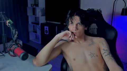 Snapshot of davisross chatting on December 2025 09:12:02 PM davis online show from December 2025 09:12:02 PM