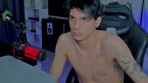 Snapshot of davisross chatting on December 2025 08:57:01 PM davis online show from December 2025 08:57:01 PM