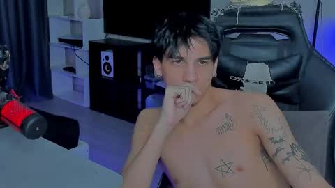 Snapshot of davisross chatting on December 2025 09:22:02 PM davis online show from December 2025 09:22:02 PM