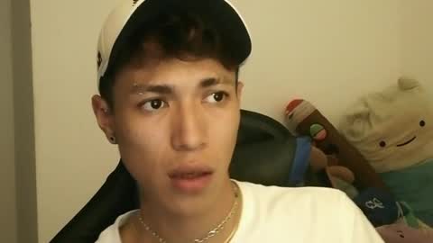 Snapshot of daxonreyy_ chatting on April 2026 05:51:02 AM Daxon online show from April 2026 05:51:02 AM