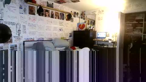 dbeamon92 online show from February 2026 01:42:01 PM