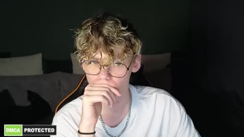 Snapshot of dear_kirill chatting on April 2026 11:44:01 PM dear kirill online show from April 2026 11:44:01 PM