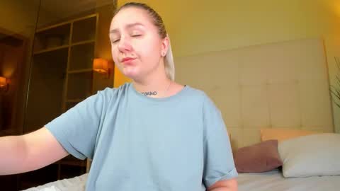 Debbie Mon Tue Fri Sun Sat GMT 3 1000am - 0400pm  online show from October 2025 05:21:02 PM