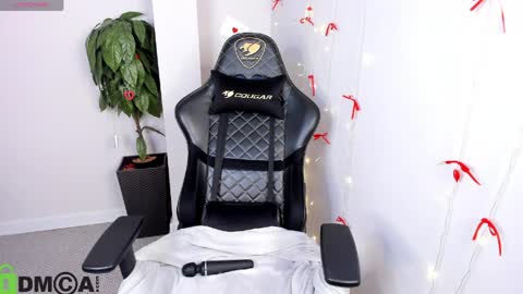 Jennifer online show from April 2026 12:16:02 AM