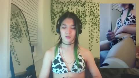 Snapshot of deciduousdoll chatting on September 2025 07:43:01 AM deciduousdoll online show from September 2025 07:43:01 AM