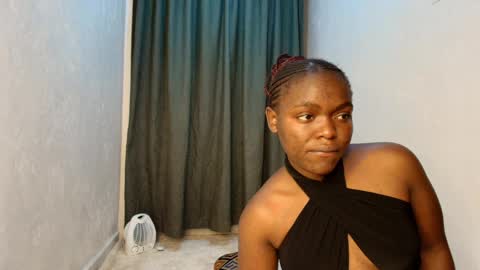 Snapshot of deeloverxx chatting on April 2026 05:32:02 PM Dee online show from April 2026 05:32:02 PM