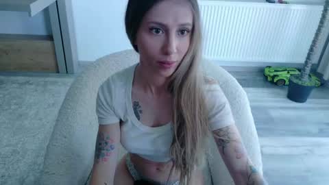Snapshot of deidi_sweet chatting on April 2026 09:14:01 AM Di online show from April 2026 09:14:01 AM