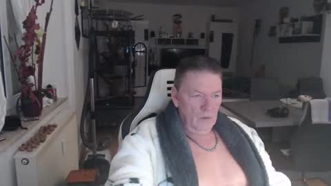 deinprinz2312 online show from November 2025 05:02:02 AM