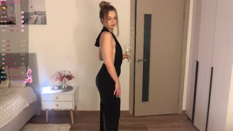 Dia online show from November 2025 05:45:02 PM