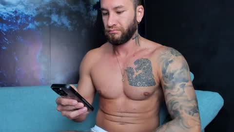 Snapshot of delessandro_world chatting on June 2026 04:33:01 PM Delessandro online show from June 2026 04:33:01 PM