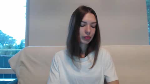 Aurora online show from October 2025 05:38:02 AM