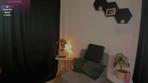 Delilah online show from May 2026 08:22:01 AM
