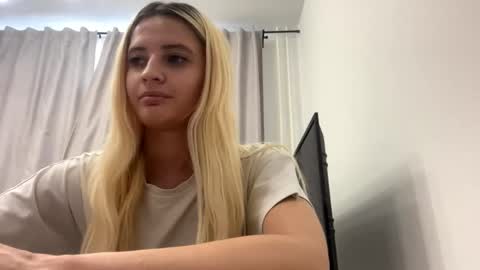 Snapshot of delindaferebee chatting on May 2026 01:06:01 PM Amelia online show from May 2026 01:06:01 PM