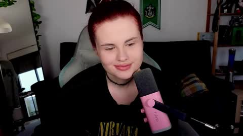 dellacrush_ online show from November 2025 09:08:02 AM