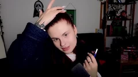 dellacrush_ online show from November 2025 05:58:02 PM