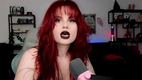 dellacrush_ online show from April 2026 06:24:02 PM