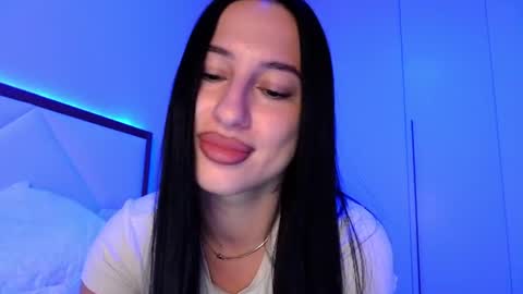 delly_love online show from June 2026 07:02:02 PM