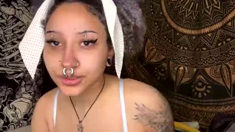 Snapshot of deluxxxeblu chatting on January 2025 02:06:02 AM TankinBody online show from January 2025 02:06:02 AM