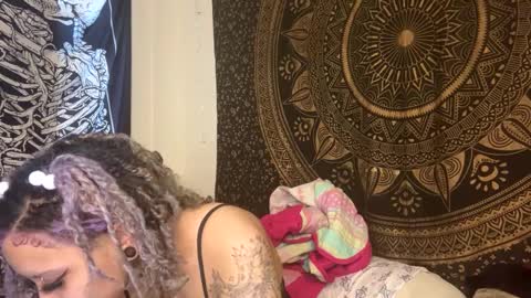 Snapshot of deluxxxeblu chatting on January 2025 06:35:02 PM TankinBody online show from January 2025 06:35:02 PM