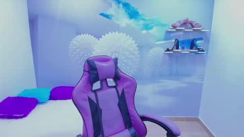 DEMI online show from November 2025 12:27:02 PM