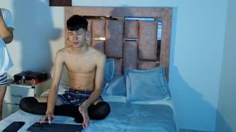 Snapshot of demiansalvatore chatting on December 2025 10:48:01 PM Demian and Salvatore online show from December 2025 10:48:01 PM