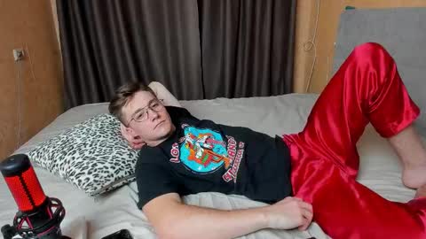 Snapshot of deni_boy99 chatting on September 2025 04:30:01 PM Deni online show from September 2025 04:30:01 PM