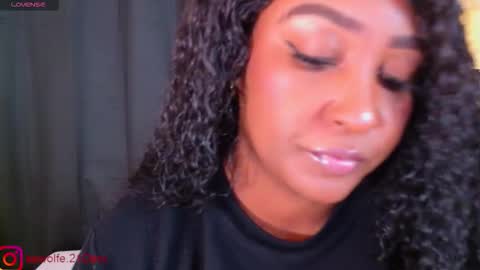 Denisse online show from November 2025 12:27:02 PM