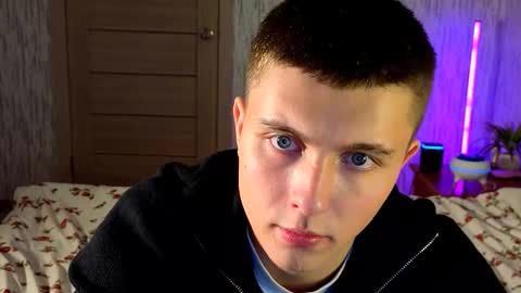 Denis online show from October 2025 04:01:02 AM