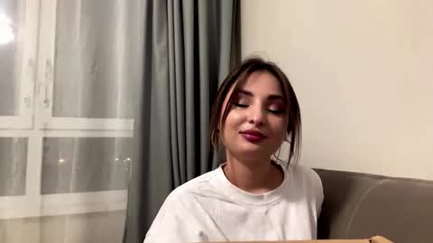 Ellie online show from October 2025 05:04:02 PM