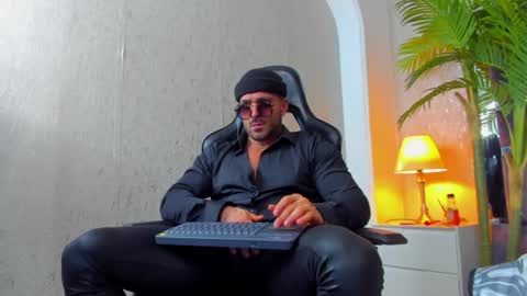 dennis_cox_ online show from January 2025 03:14:02 PM