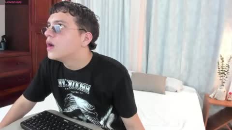 Dennis online show from April 2026 08:04:02 PM