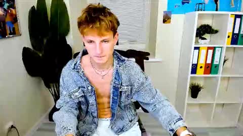 Dennis online show from December 2025 09:00:01 PM