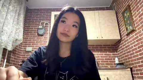 Emma online show from November 2025 12:16:01 PM