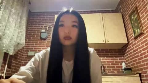 Emma online show from November 2025 01:21:02 PM