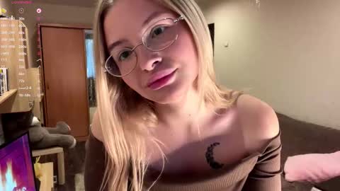 Vi  Victoria online show from November 2025 01:07:02 PM