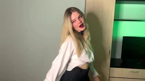 Luna online show from April 2026 04:37:01 PM