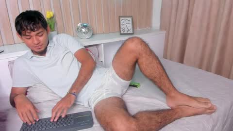 Snapshot of dereck_g chatting on April 2026 04:48:01 AM dereck_g online show from April 2026 04:48:01 AM