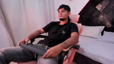 Snapshot of dereck_g chatting on May 2026 05:05:01 AM dereck_g online show from May 2026 05:05:01 AM