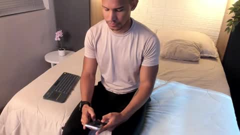 Snapshot of dereck_myers chatting on December 2024 02:15:01 AM Dereck Myers online show from December 2024 02:15:01 AM