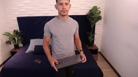 Snapshot of dereck_myers chatting on January 2025 03:23:02 AM Dereck Myers online show from January 2025 03:23:02 AM