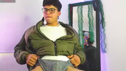 Snapshot of derek_moon04 chatting on January 2026 07:06:01 PM Derek online show from January 2026 07:06:01 PM